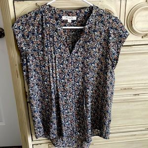 Women’s shoulder capped floral blouse